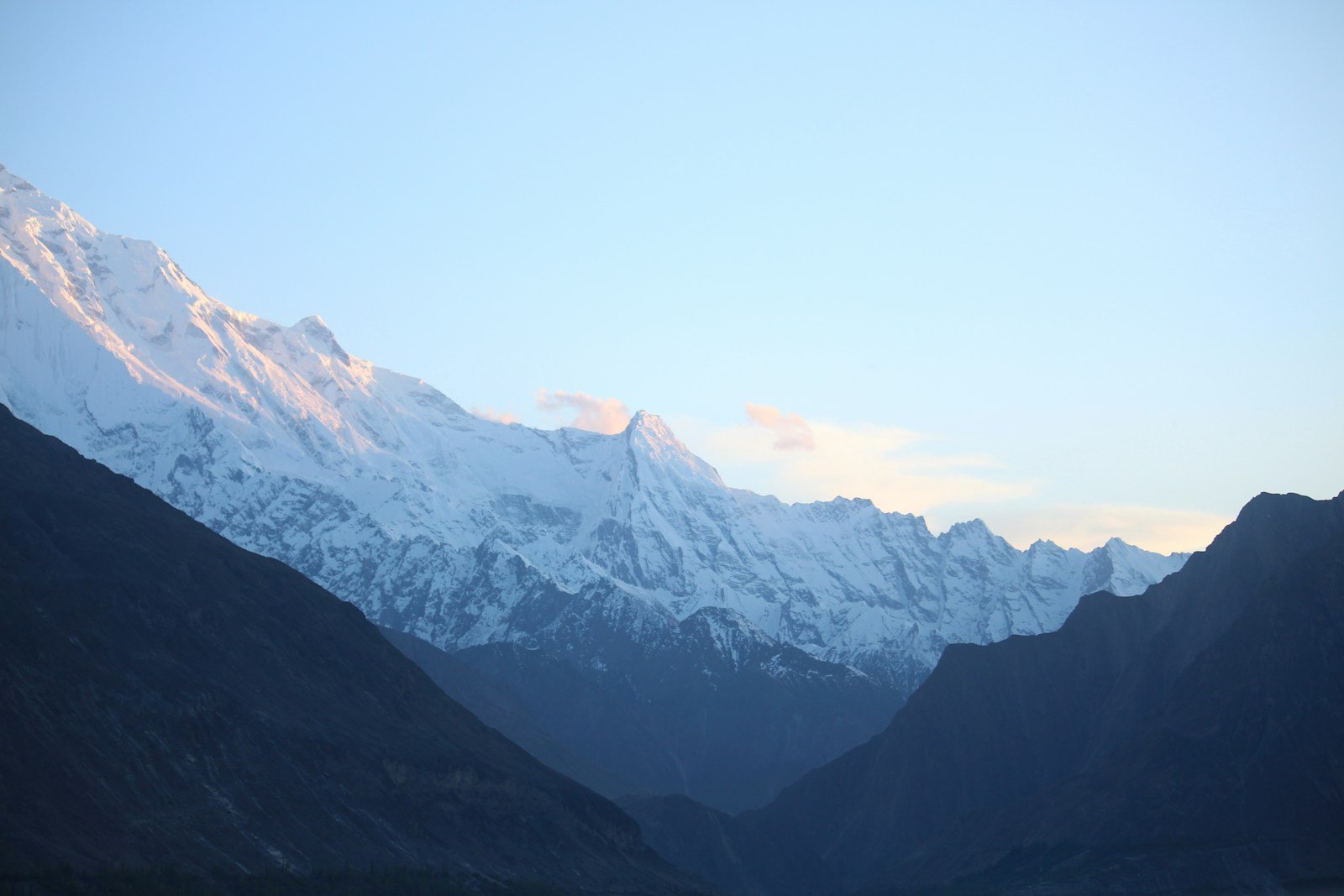 Travellers exploring northern Pakistan on a public tour